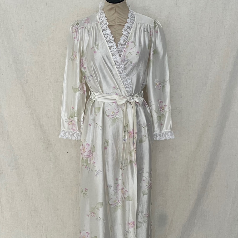 Vintage Jolie Two Women's Coquette Floral Lace Trim Robe Long Sleeve Loungewear